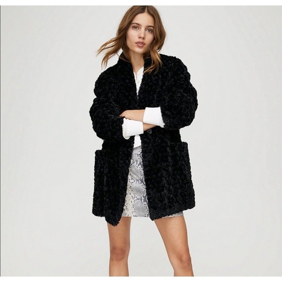 Aritzia Wilfred Free Plush Jacket in Black Womens XXS Long Sleeve Fuzzy Faux Fur - Picture 2 of 10
